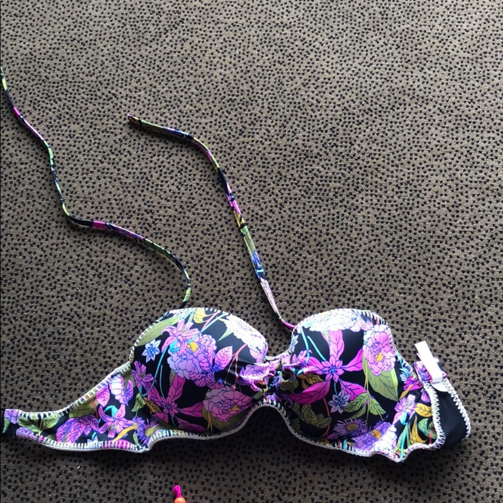 Victoria secret bikini top size  36 d